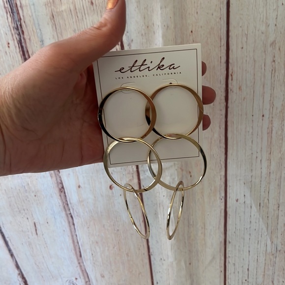 NWT Ettika 18K Gold Plated triple hoop Earrings - Picture 4 of 4